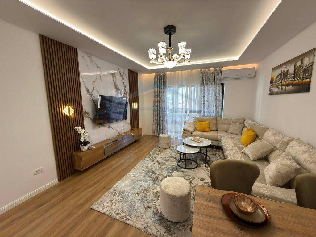 Apartment 2+1+2 for sale, Building with arrow !