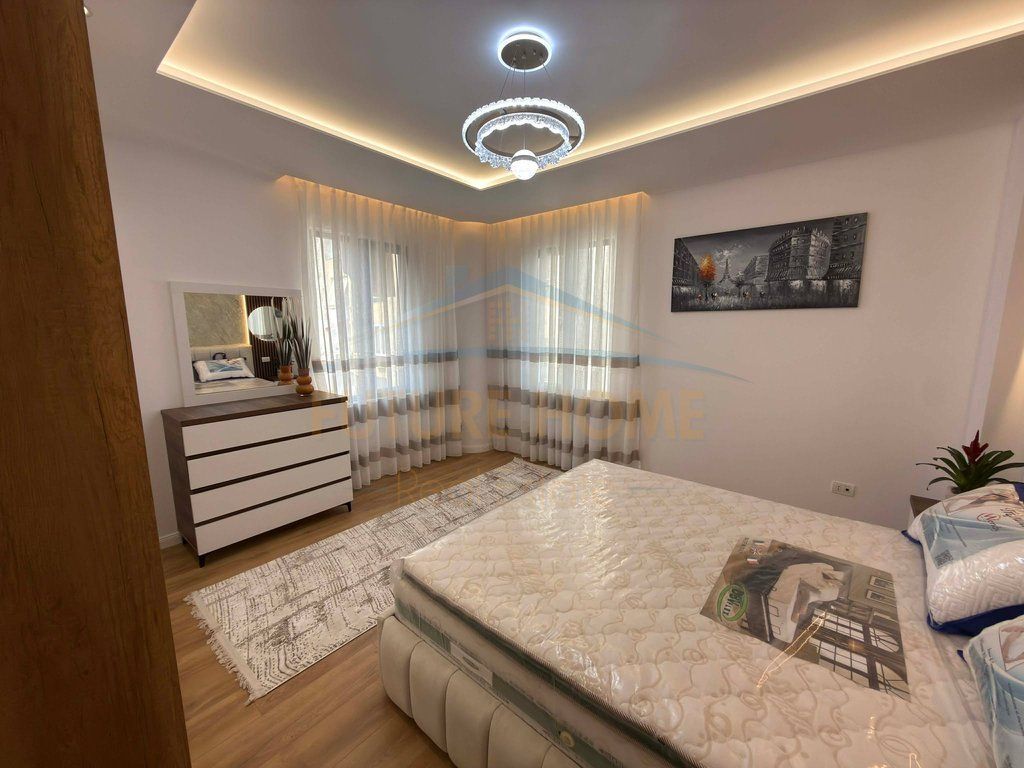 Apartment 2+1+2 for sale, Building with arrow !