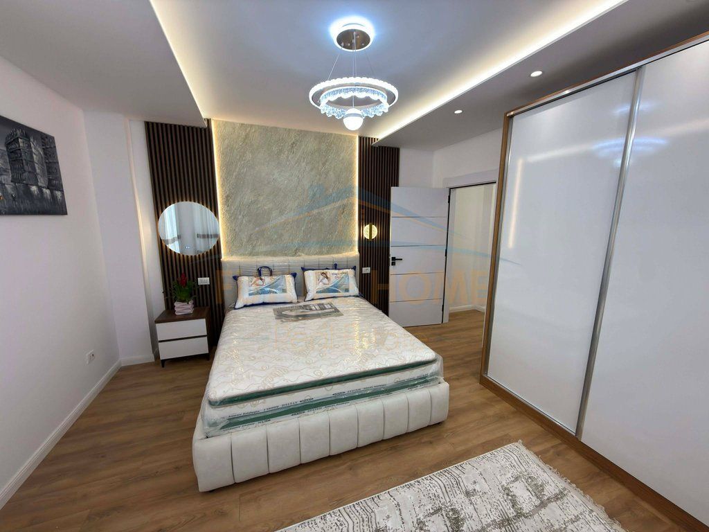 Apartment 2+1+2 for sale, Building with arrow !