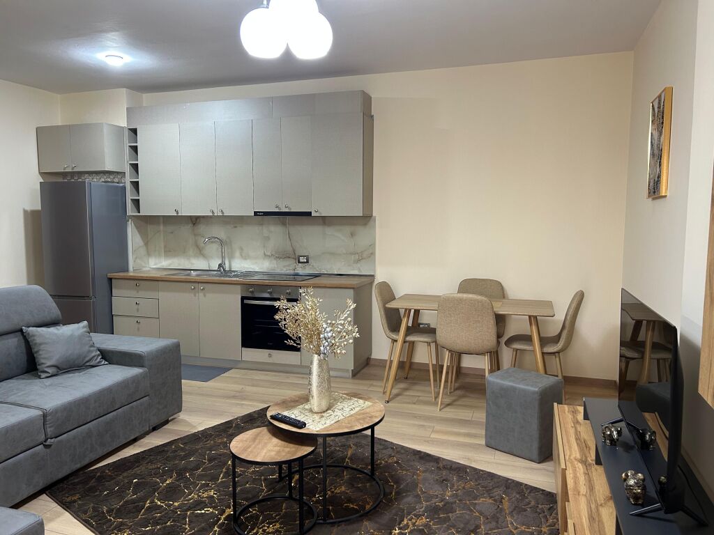 Apartament 1+1, Perballe Delijorgjit!