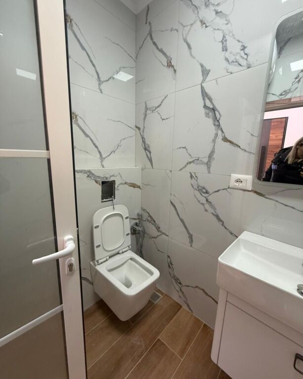 Jepet me qera apartament 2+1+2 tualete te Kompleksi "Univers City".