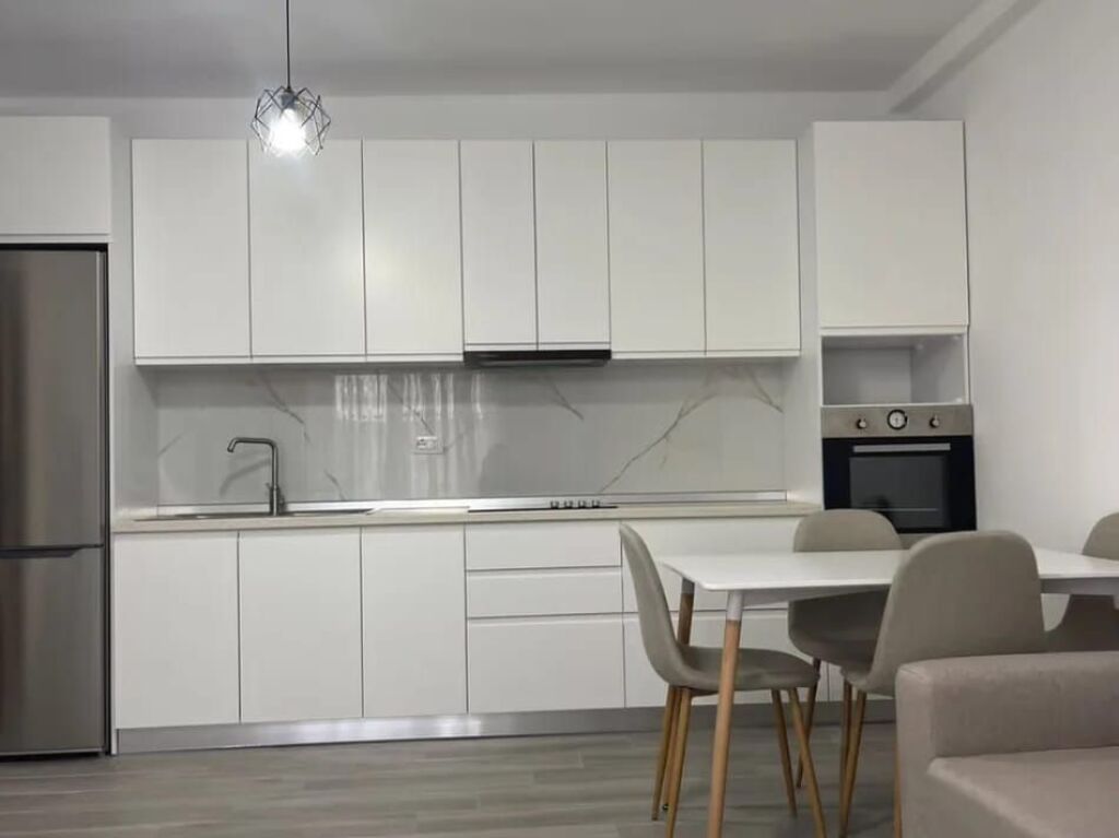 Jepet me qera apartament 3+1 te 5 Maji