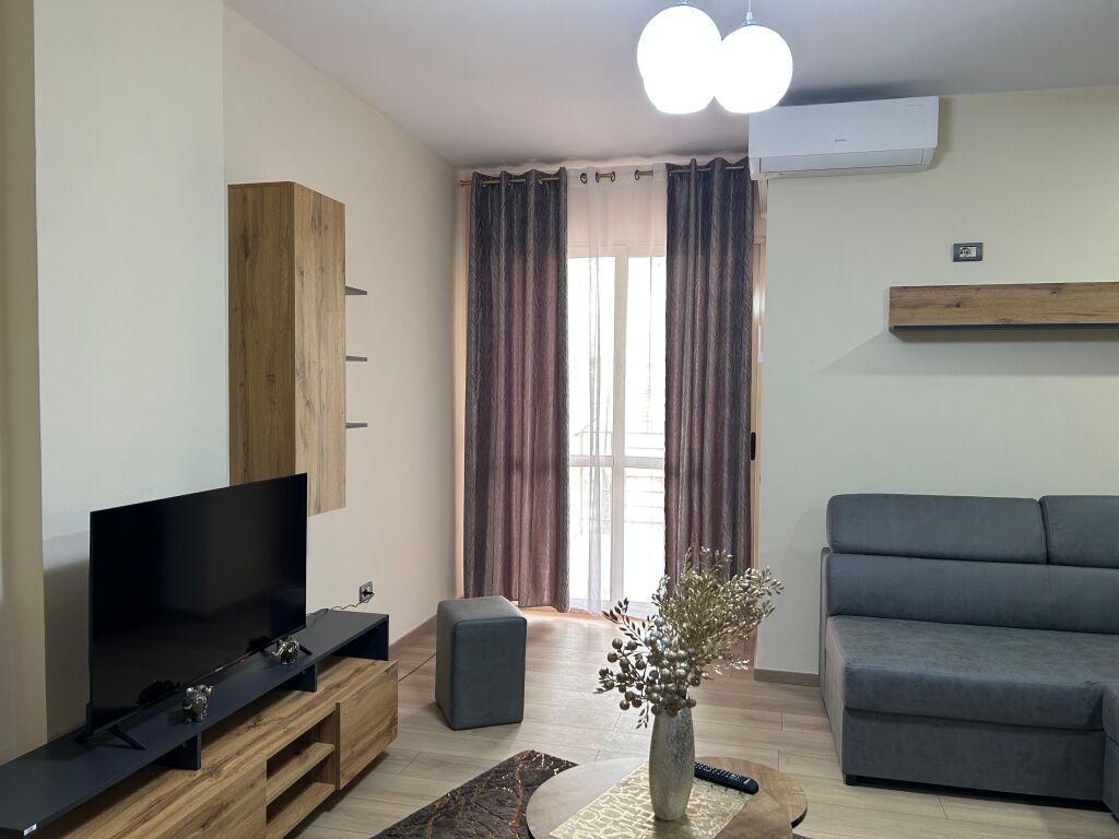 Apartament 1+1, Perballe Delijorgjit!