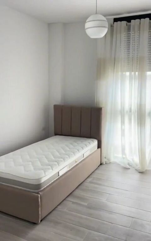 Jepet me qera apartament 3+1 te 5 Maji
