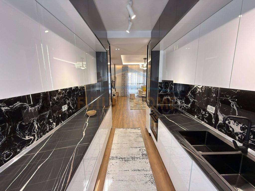 Apartment 2+1+2 for sale, Building with arrow !