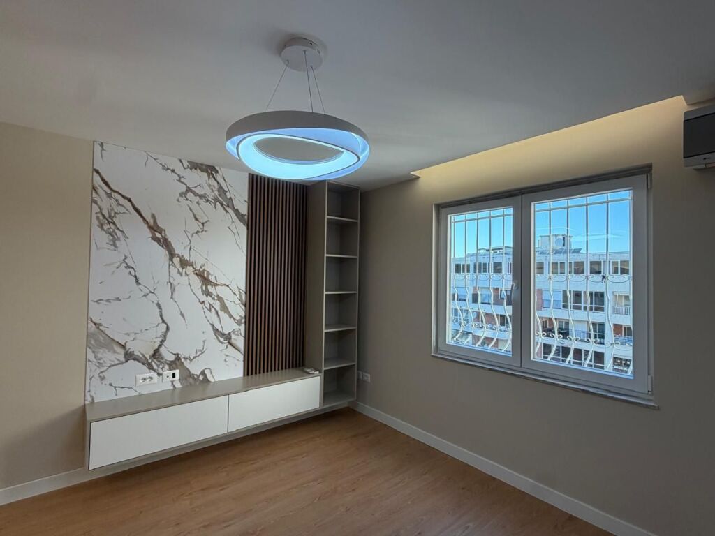 SHITET, APARTAMENT 2+1, ISH-STACIONI I TRENIT