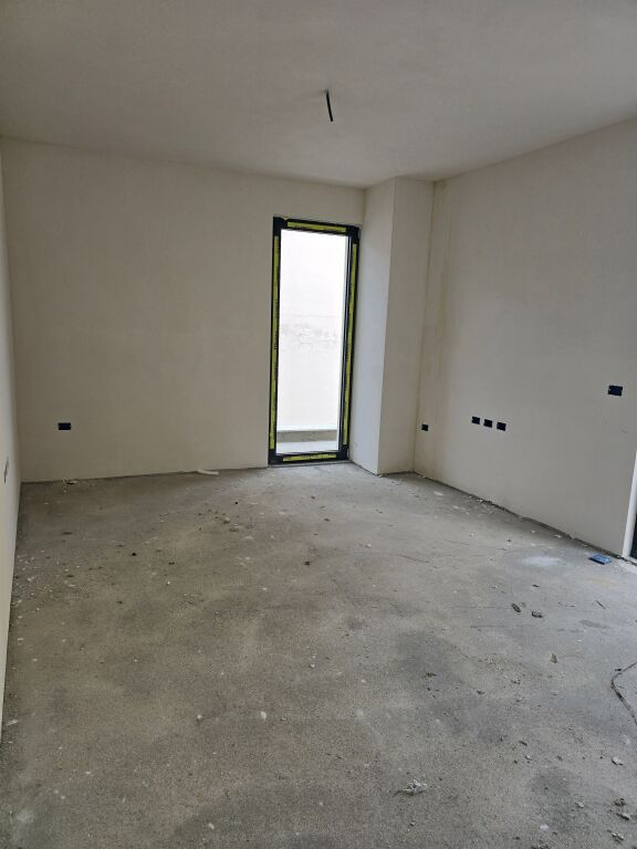 FOR SALE ALSO WITH BANK LOAN!FOR SALE 2+1 APARTMENT IN THE BATHORE AREA, KAMEZ!