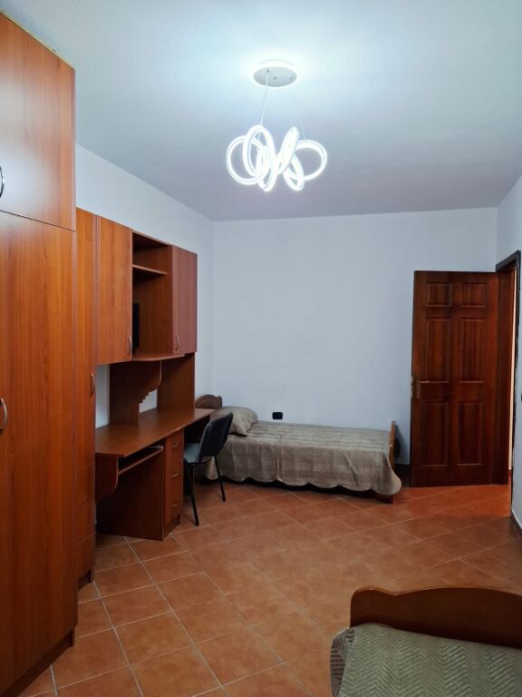 Jepet me qera apartament 2+1+2 tualete ne Myslym Shyr.