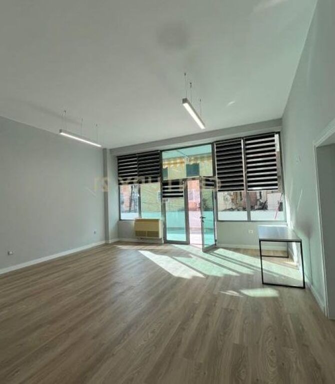 Office for rent in the Commune of Paris