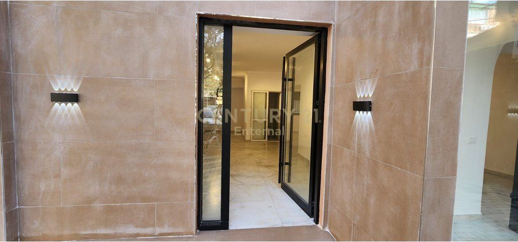 Xhamllik – Jepet me qira ambient komercial, kati 0, 80 m²