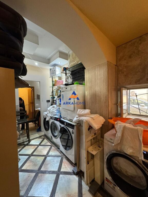 AFFITTASI HOTEL+BAR+VERANDA 600M2 "PIAZZA WILLSON" 12500 EURO