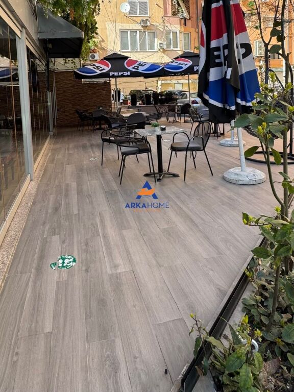 AFFITTASI HOTEL+BAR+VERANDA 600M2 "PIAZZA WILLSON" 12500 EURO