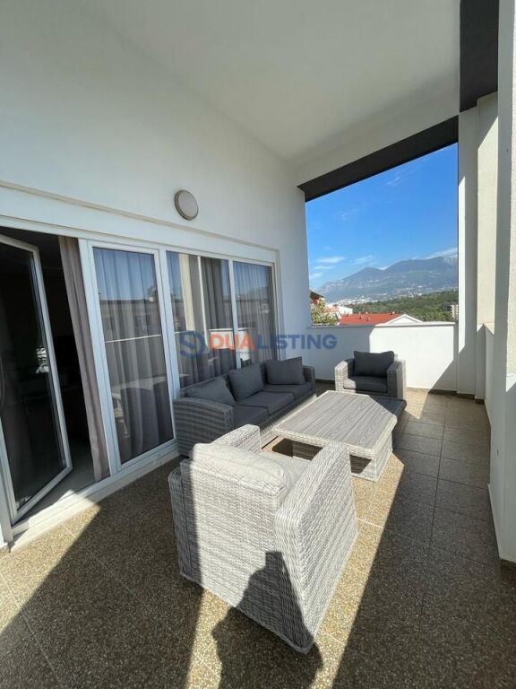 Affittiamo appartamento 3+1 + posto auto al Lago Secco! 1.400 € Complesso FZ Lago Secco Tirana