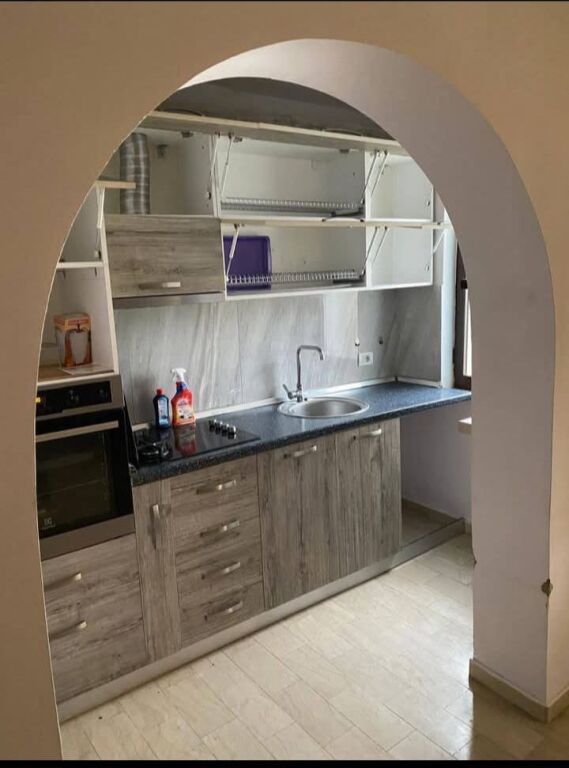 Apartament 1+1, Rruga Elbasanit!
