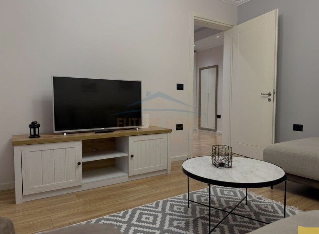 Qera, Apartament 2+1, Rruga Mine Peza, Tiranë. (Jepet edhe per Airbnb)
