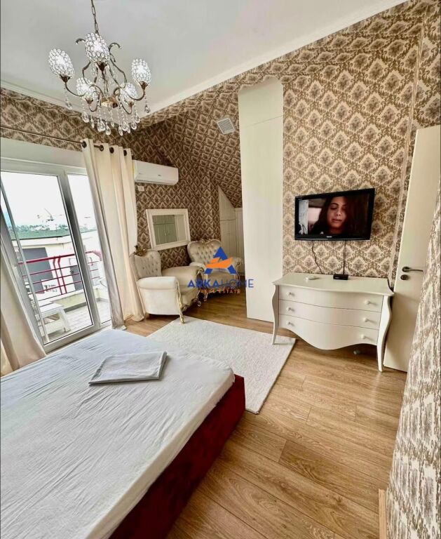JEPET DUPLEX ME QERA "TE LIQENI I THATE" 1200 EURO (ME POST PARKIMI)