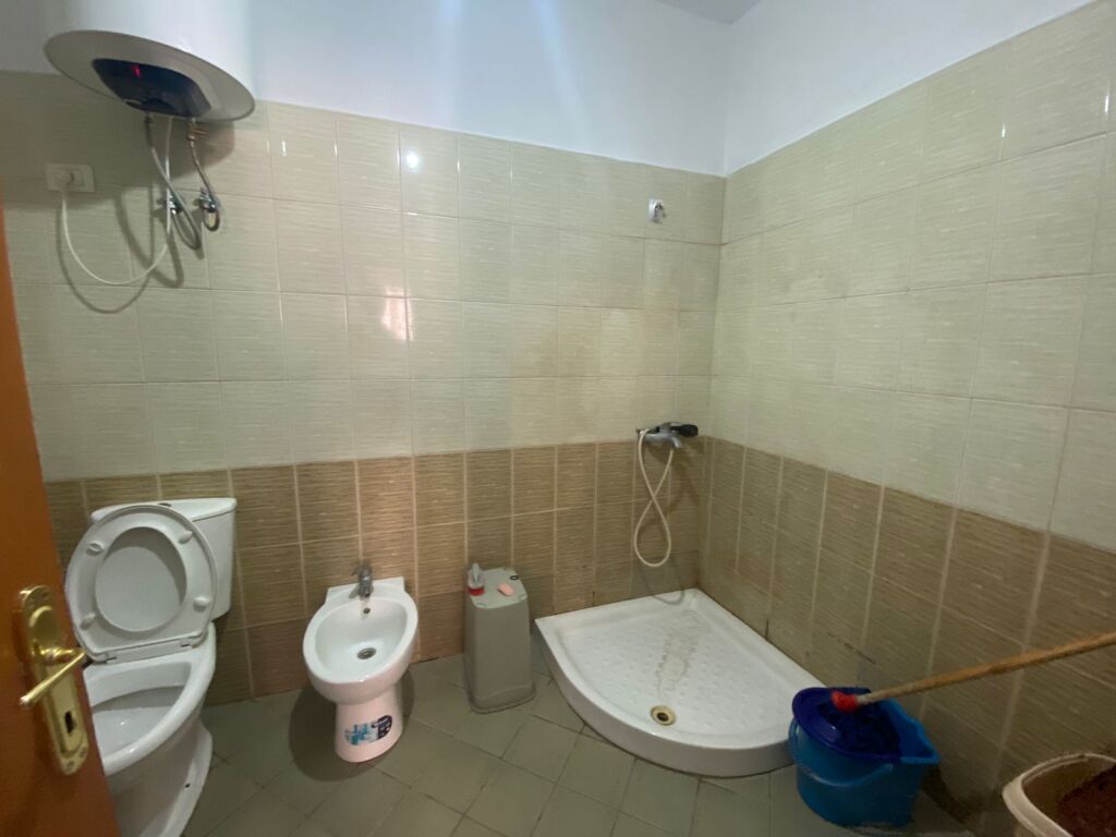 Apartament 1+1, Astir!