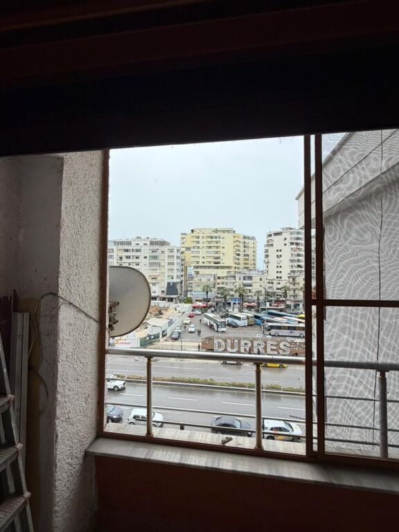 Appartamento 2+1 in vendita vicino alla stazione ferroviaria a Durazzo