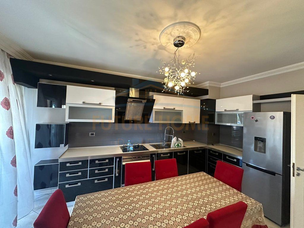 Shitet apartament 2+1+2 Laprak