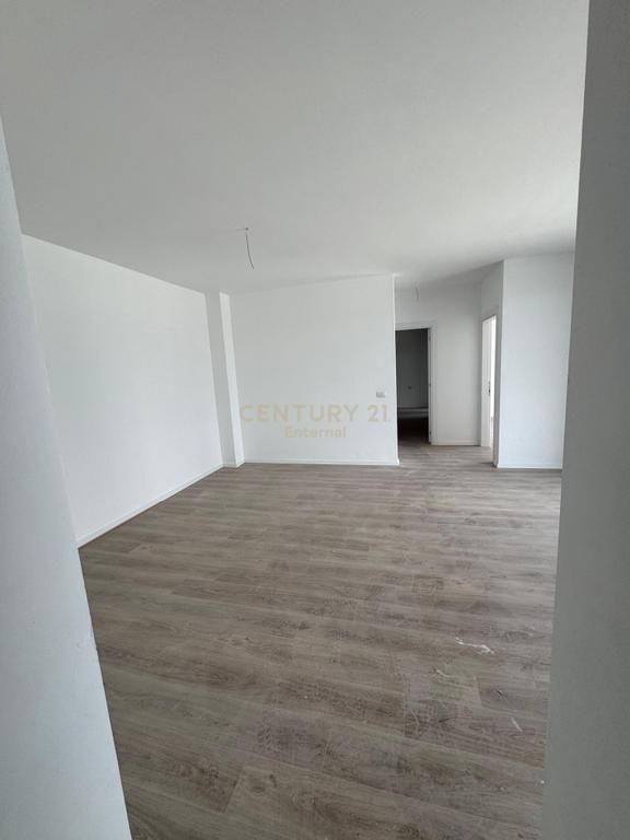 Appartamento 2+1+2+Posto Auto in vendita Accesso Tirana