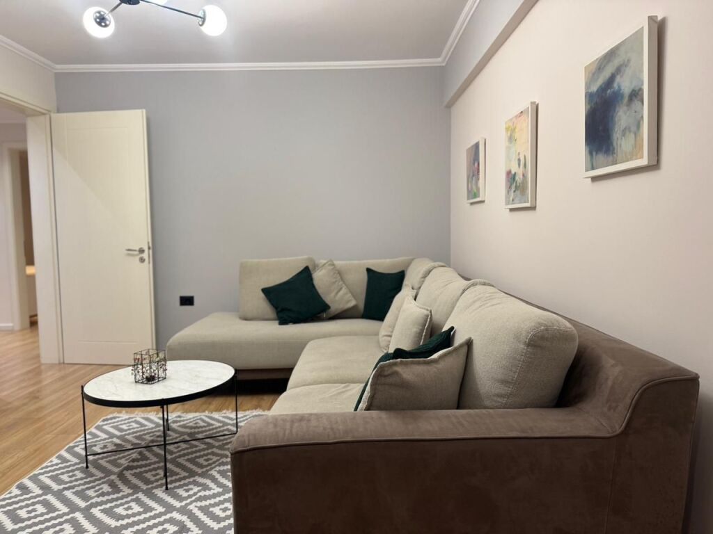 Shitet, Apartament 2+1, Rruga Mine Peza, Tiranë. Empire67078