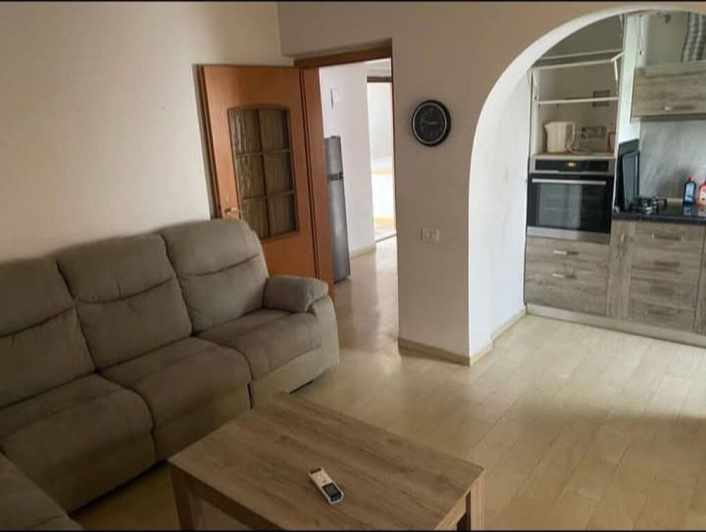 Apartament 1+1, Rruga Elbasanit!
