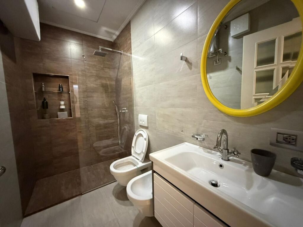 Apartament 2+1 per qira tek Liqeni i Thate.