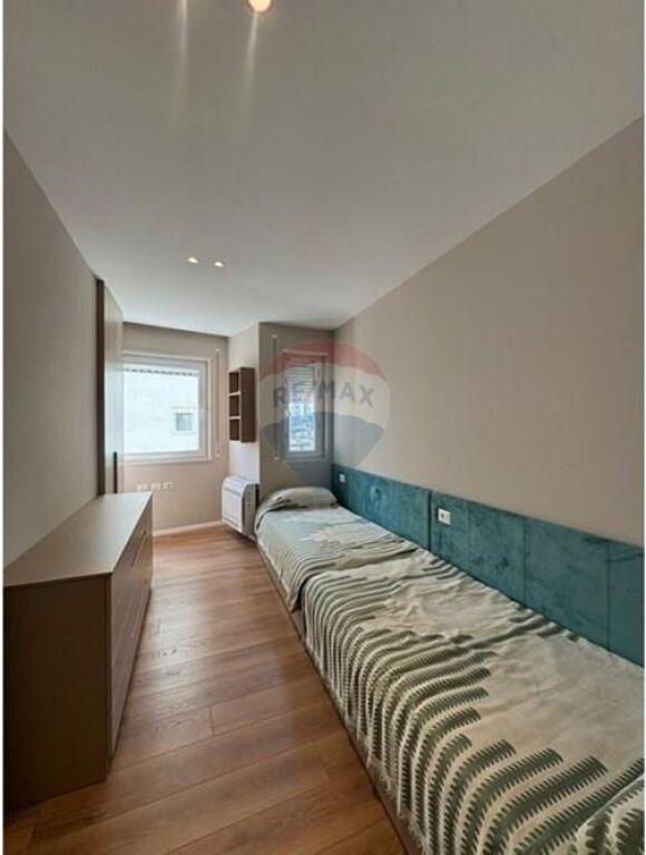 Apartament - Për Shitje - Rruga Mine Peza, Tiranë