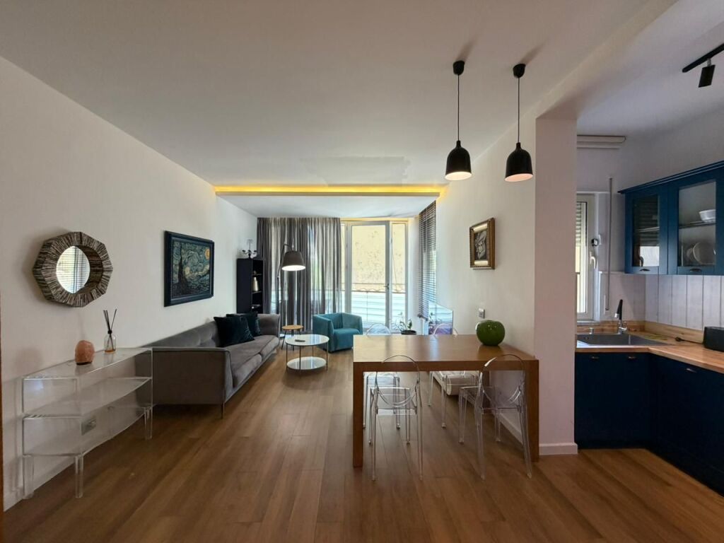 Apartament 2+1 per qira tek Liqeni i Thate.