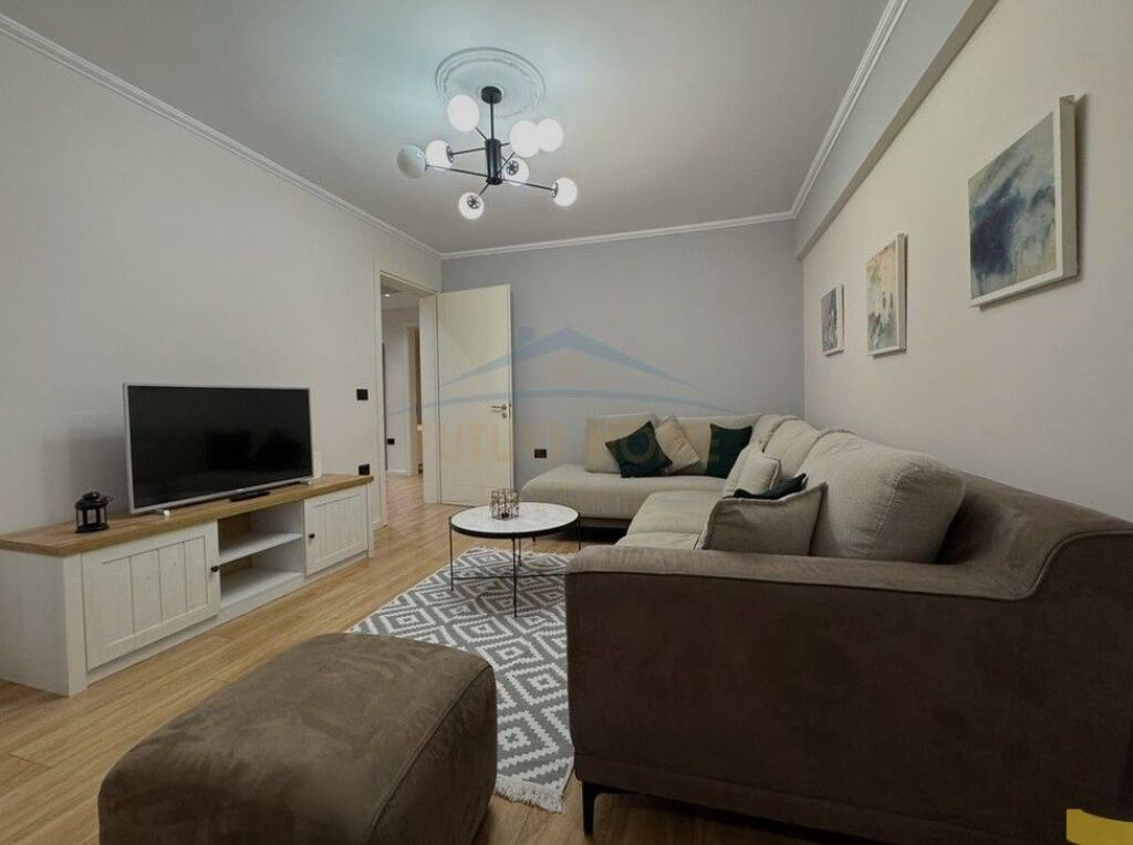 Qera, Apartament 2+1, Rruga Mine Peza, Tiranë. (Jepet edhe per Airbnb)
