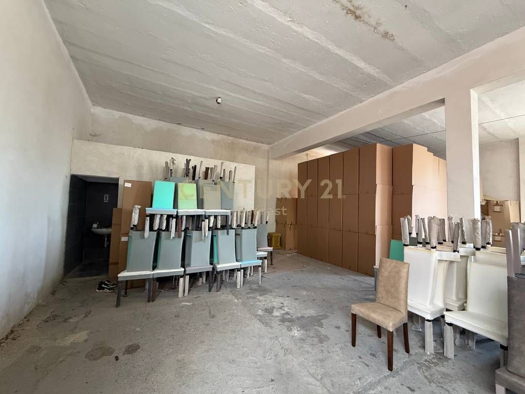 MISTO MAME, WE RENT WAREHOUSE FOR 2,600 € /Month