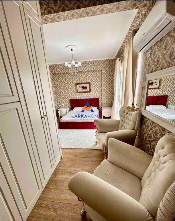 JEPET DUPLEX ME QERA "TE LIQENI I THATE" 1200 EURO (ME POST PARKIMI)