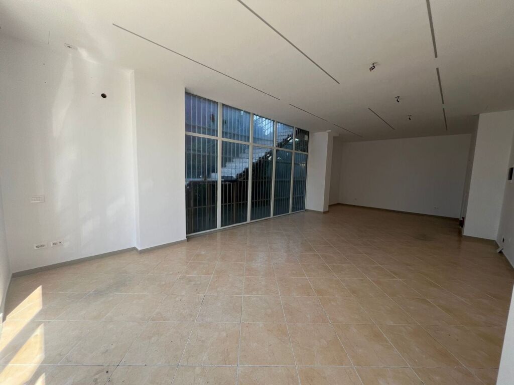 Negozio in Affitto a Kamez (ID BD21861) Tirana