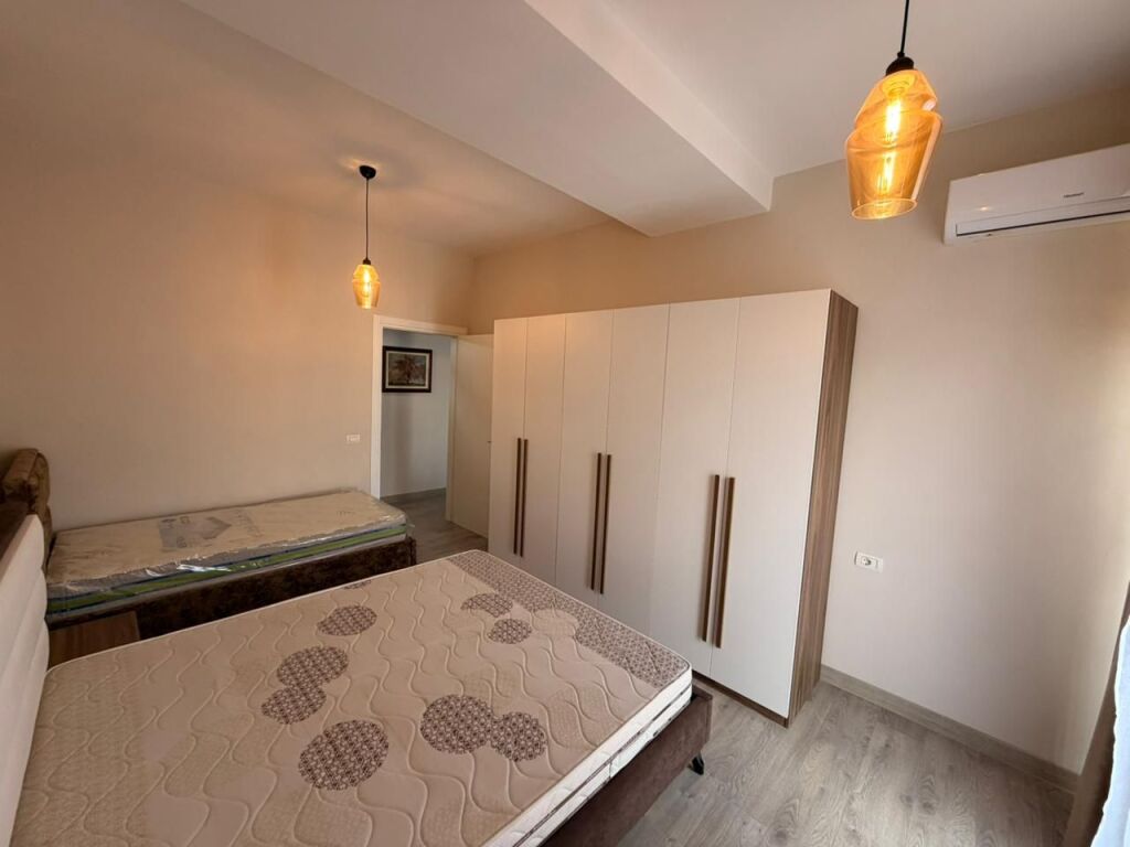 📣 QERA SUPER Apartament 1+1 📍 Xhamllik ✨ 💶 Cmimi 55.000 Leke/Muaj