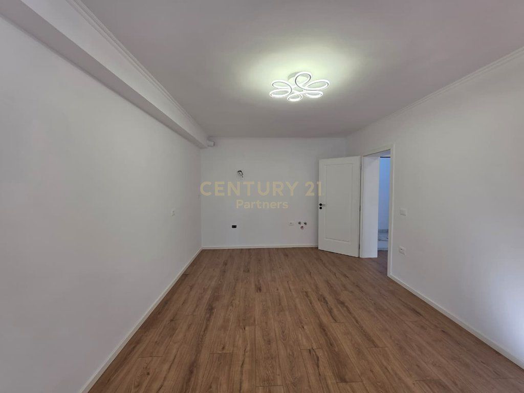 SHESIM APARTAMENT 1+1 +GARSONIERE NE MYSLYM SHYR 230,000 €
