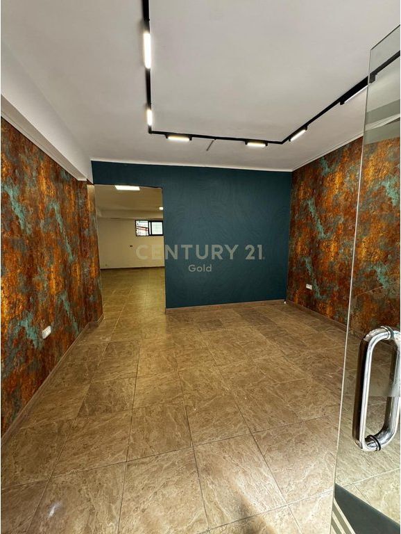 Attività in affitto vicino al Lago di Tirana | 73 m²