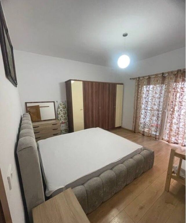 Affittasi 1+1 a Pazari i Ri, vicino a Optika Roma