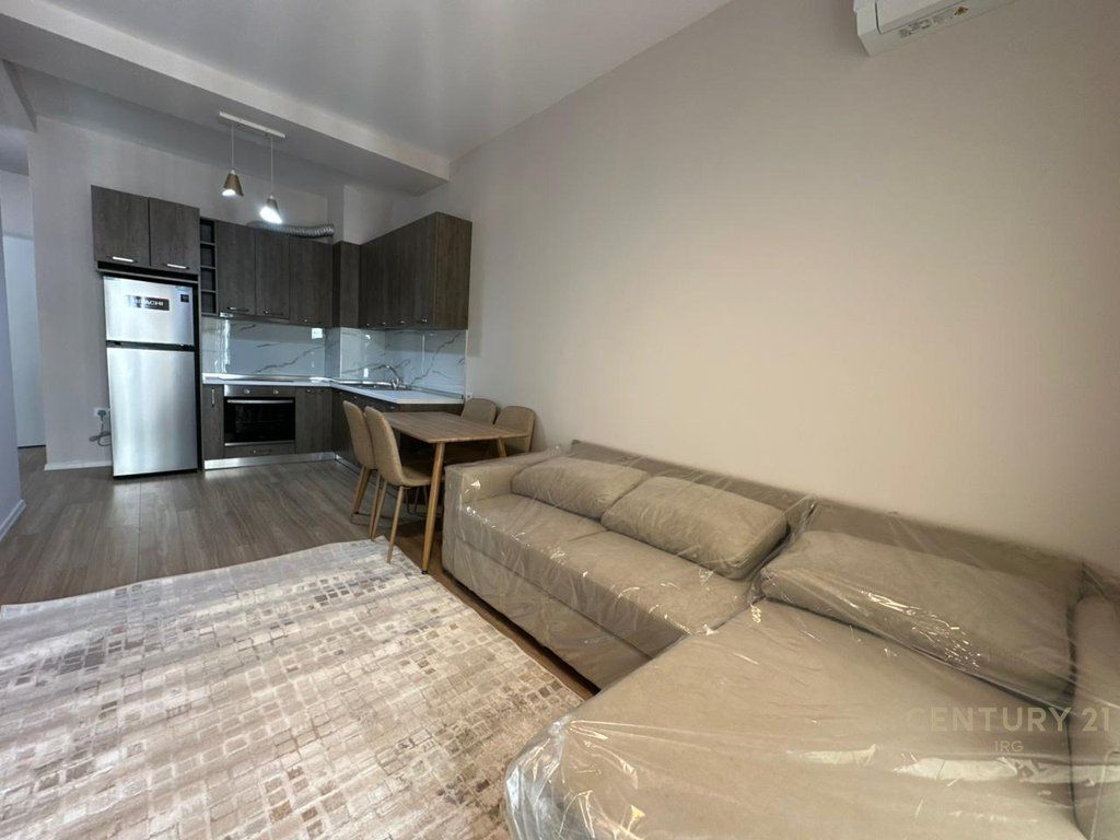 Jepet me qira apartament 1+1 tek Kompleksi Magnet, në zonën e 21 Dhjetorit.