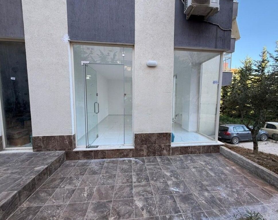 Business Premises for Rent – Near the Main Road Axis, Fresk