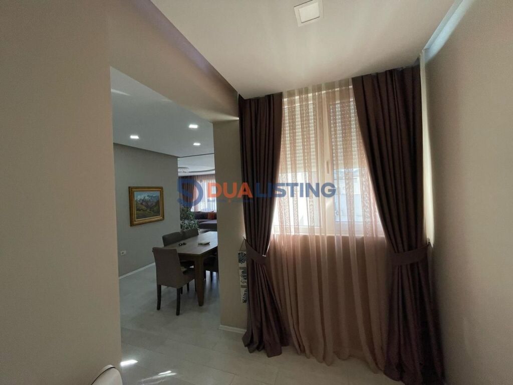 Affittiamo appartamento 3+1 + posto auto al Lago Secco! 1.400 € Complesso FZ Lago Secco Tirana