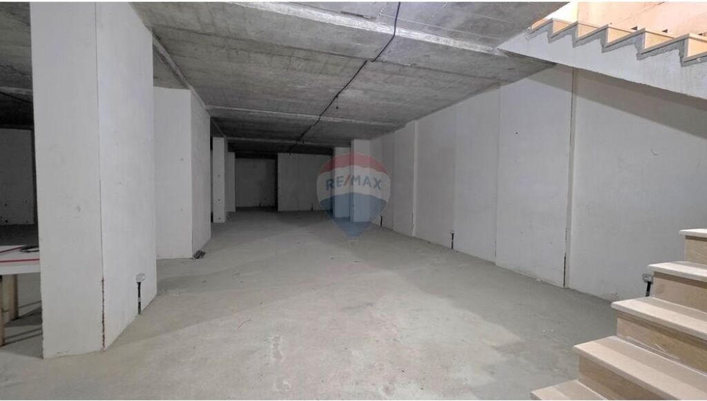 🔥🌊 OCCASIONE ELITARIA – SPAZIO COMMERCIALE IN PRIMA FILA, LUNGOMARE VLORË 🌊🔥