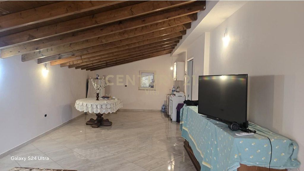 VILLA IN VENDITA NEL CENTRO DI DURRËS !!!!!!!!! 300.000 € Sup. Totale 248m2