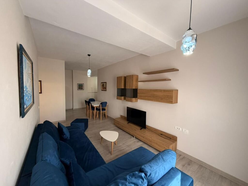 📣 QERA SUPER Apartament 1+1 📍 Xhamllik ✨ 💶 Cmimi 55.000 Leke/Muaj