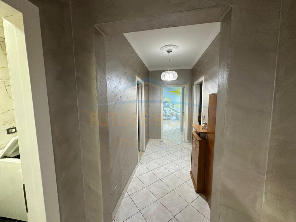 Shitet apartament 2+1+2 Laprak
