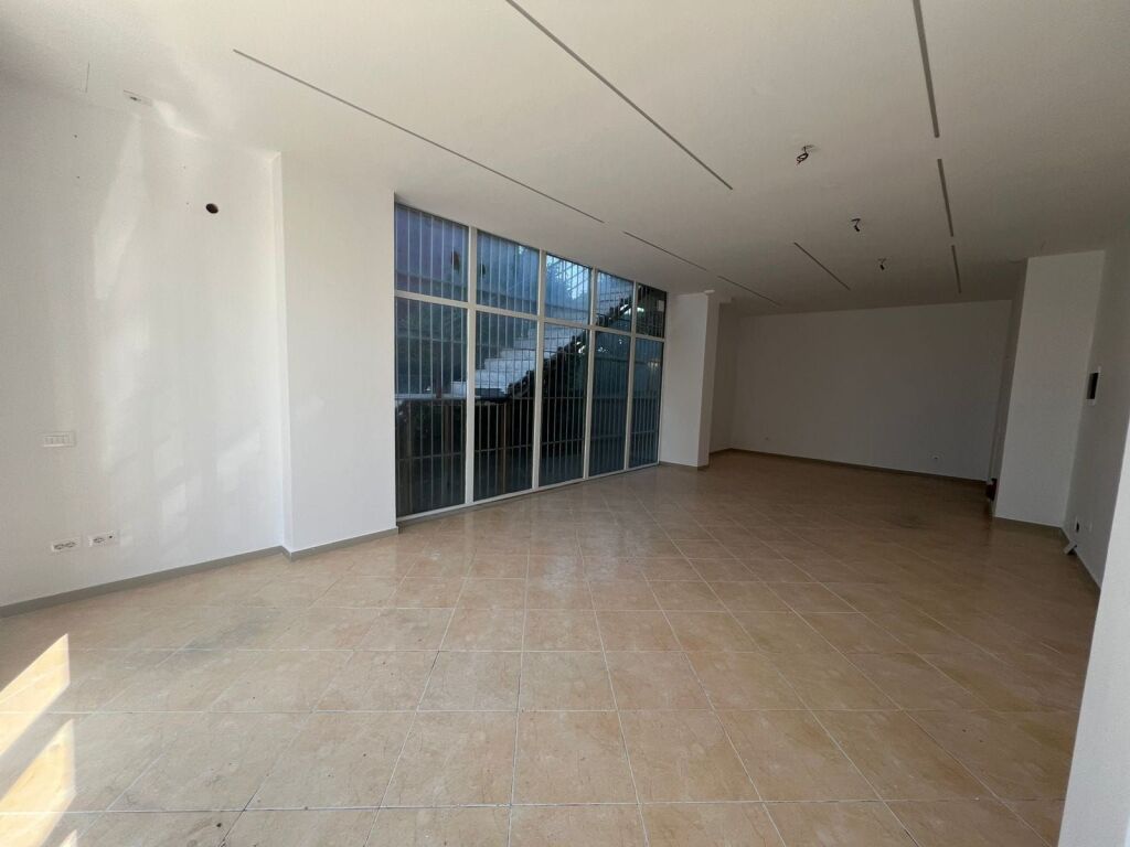 Negozio in Affitto a Kamez (ID BD21861) Tirana