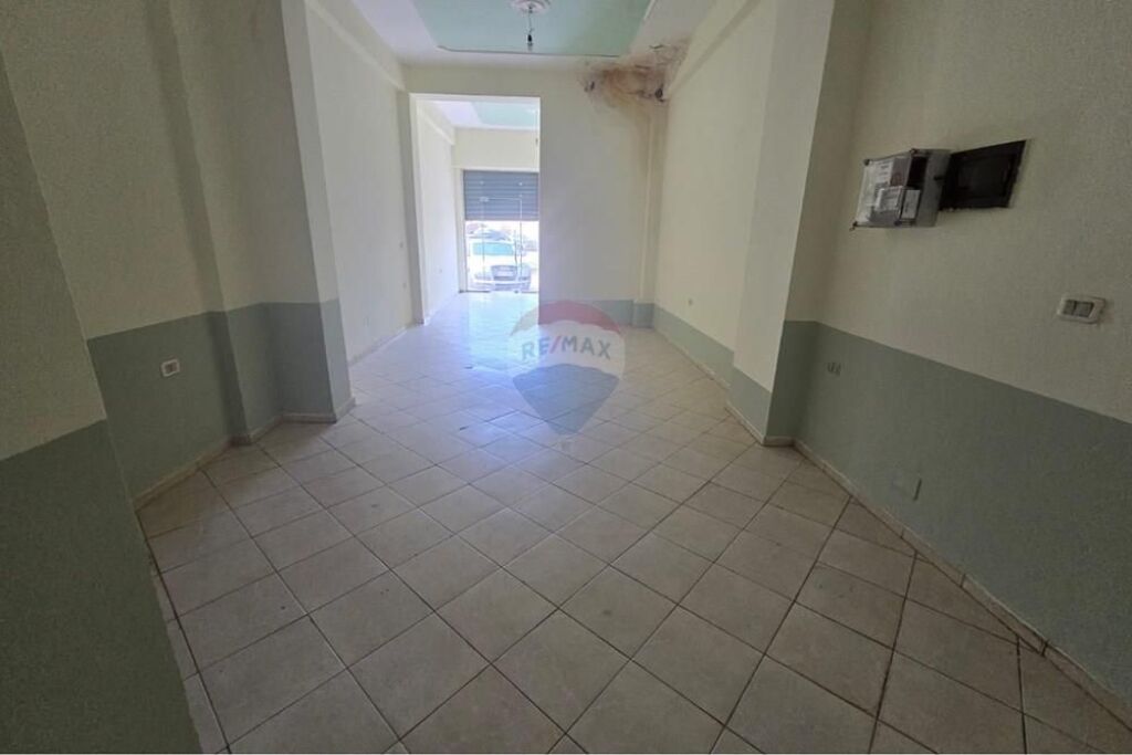 🏪✨ SHOP FOR SALE – GJERGJ KASTRIOTI STREET, VLORA ✨🏪