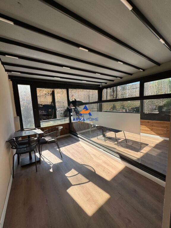 AFFITTASI HOTEL+BAR+VERANDA 600M2 "PIAZZA WILLSON" 12500 EURO
