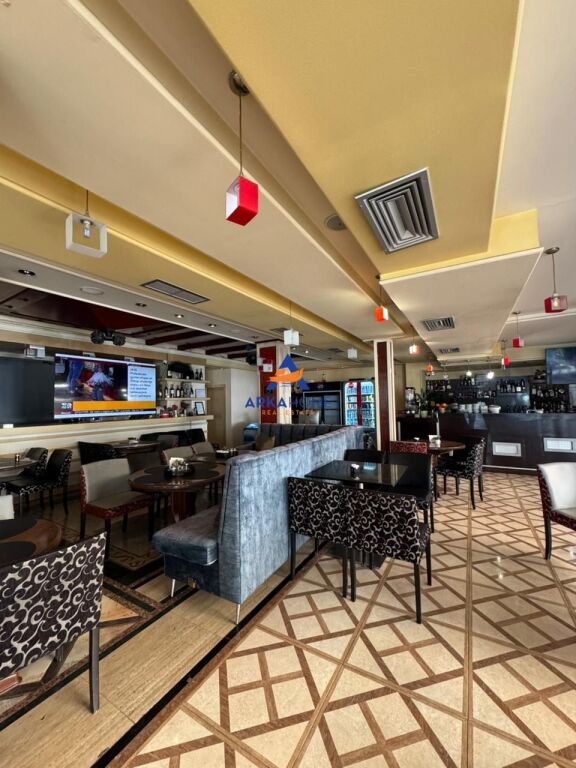 AFFITTASI HOTEL+BAR+VERANDA 600M2 "PIAZZA WILLSON" 12500 EURO