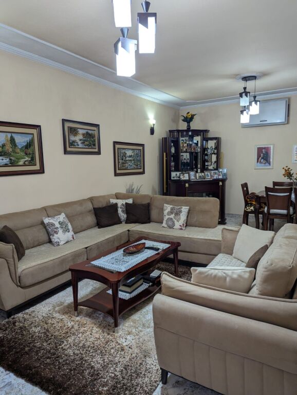 Shitet Vila 3 Kateshe 📍Jordan Misja, rruga Robert Naci