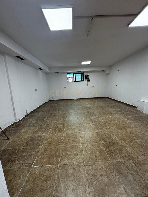 Attività in affitto vicino al Lago di Tirana | 73 m²